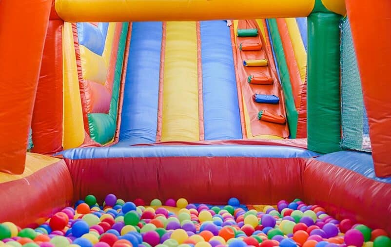 Aluguel de brinquedos infláveis: Você sabia que pode transformar sua festa?